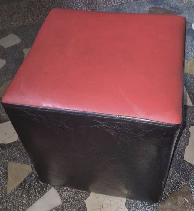 Tabureți diferite culori