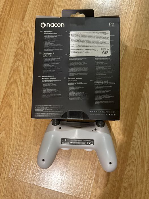 Vand Ps4 slim cu 2 controllere si joc the crew