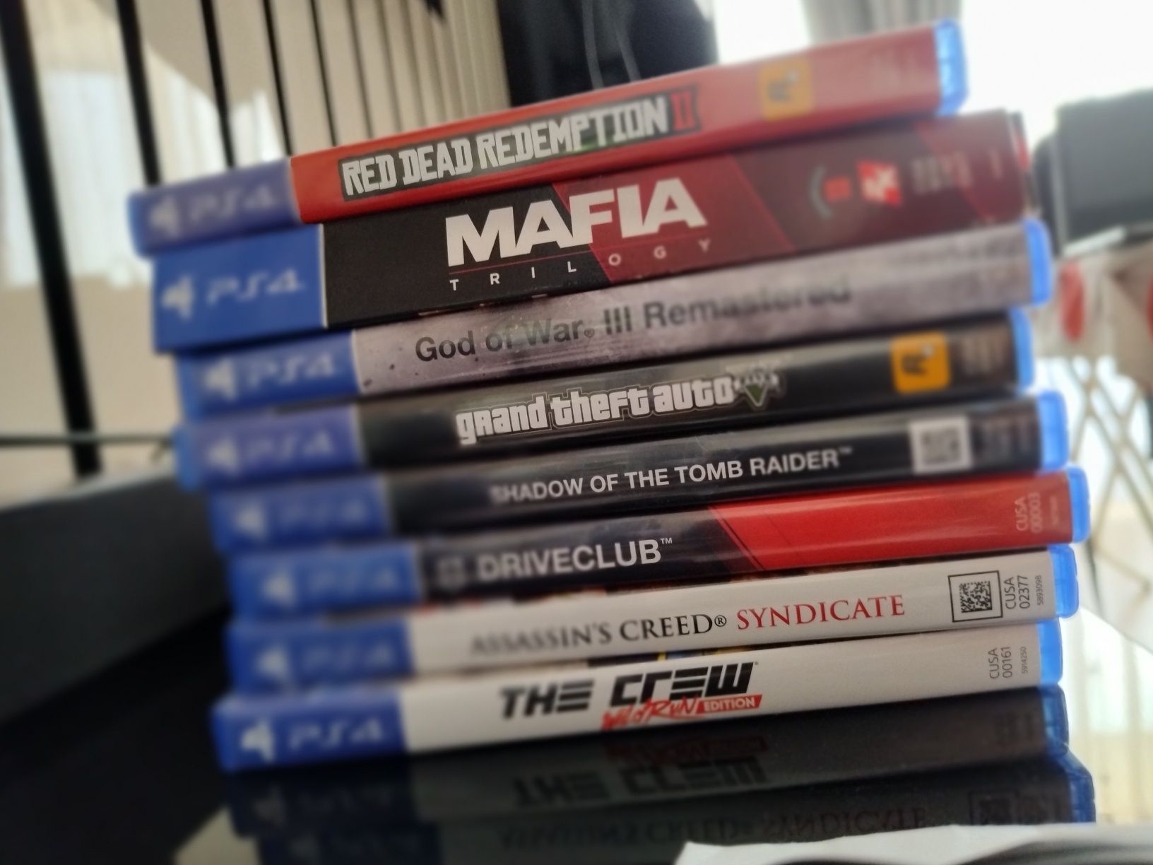 Vând PS 4 slim cu 1tb stocare