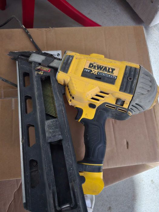 Pistol cuie Dewalt 18V DCN692
