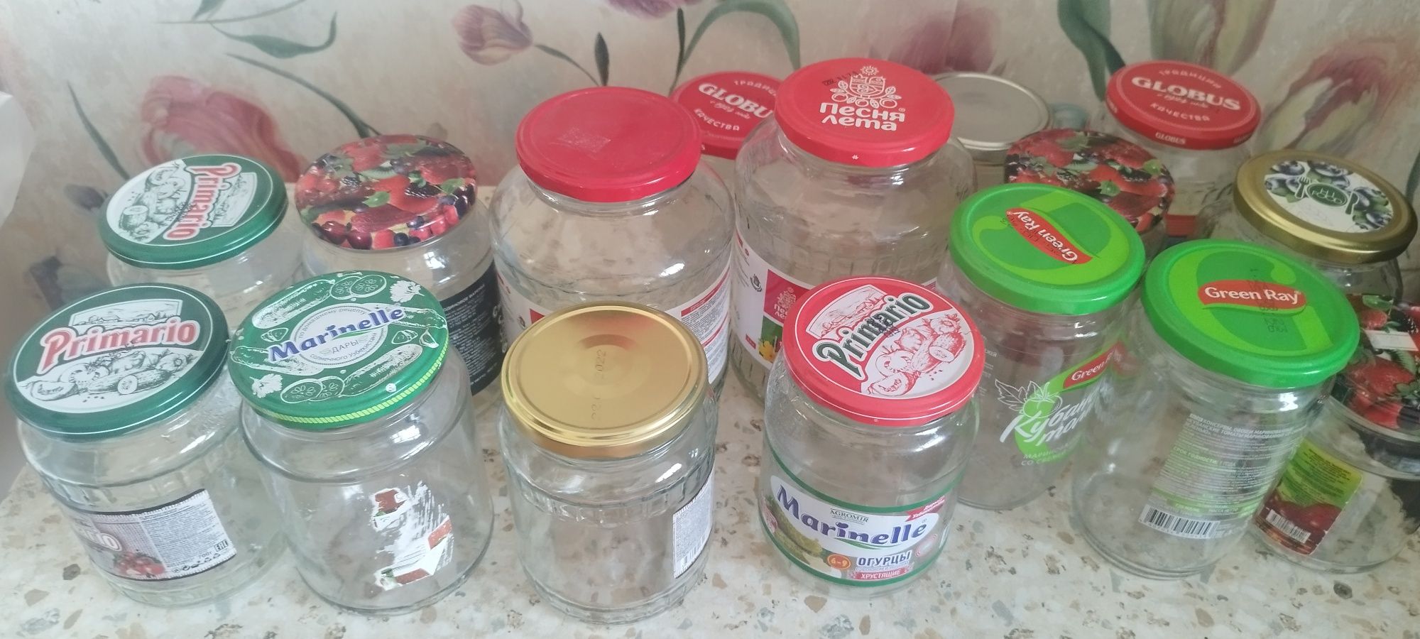Банки разные с крышками