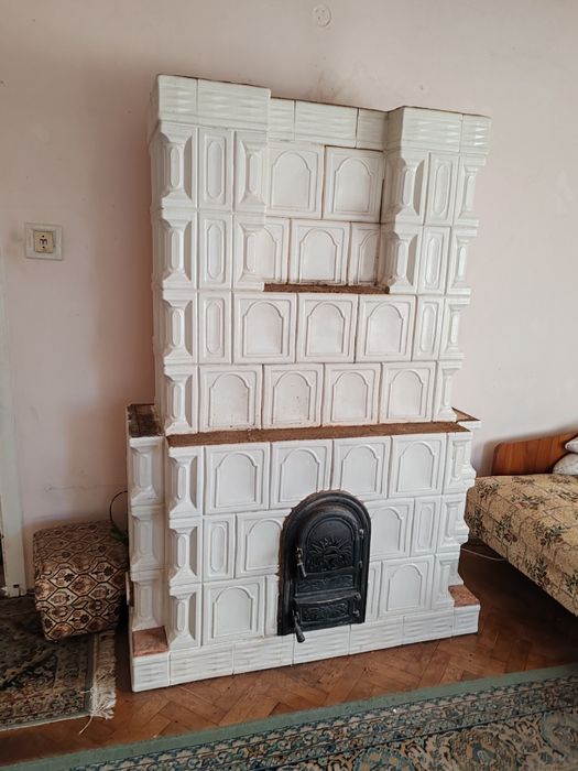 Vând  mobile și sobe de teracote