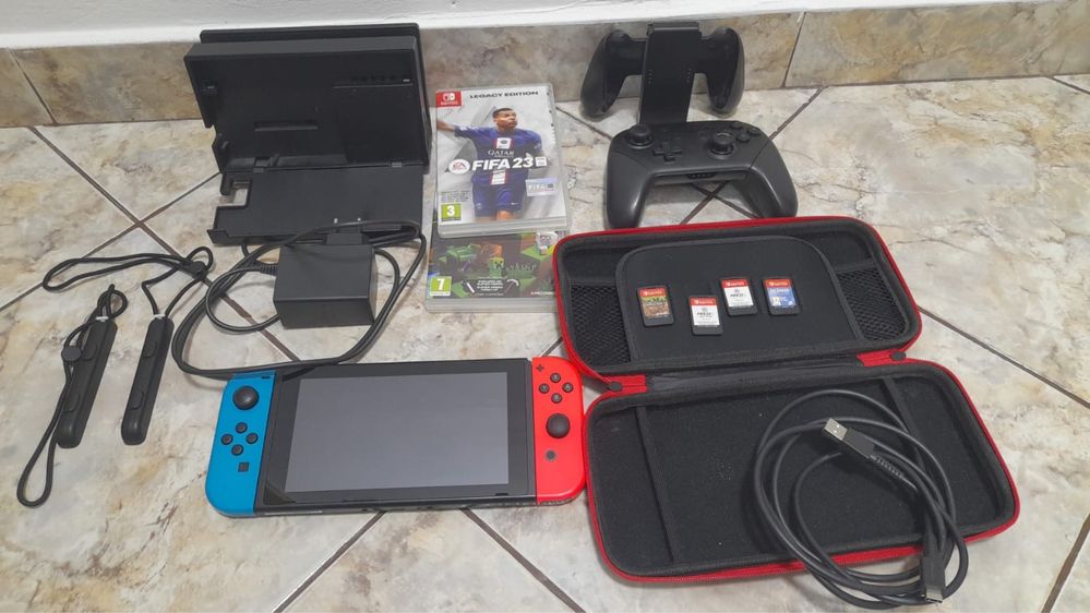 Nintendo switch 3 manete, 4 jocuri, husa