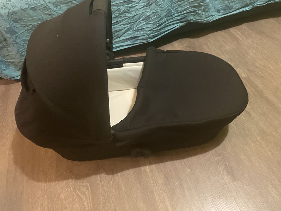cybex бебешка количка с кош за новородено