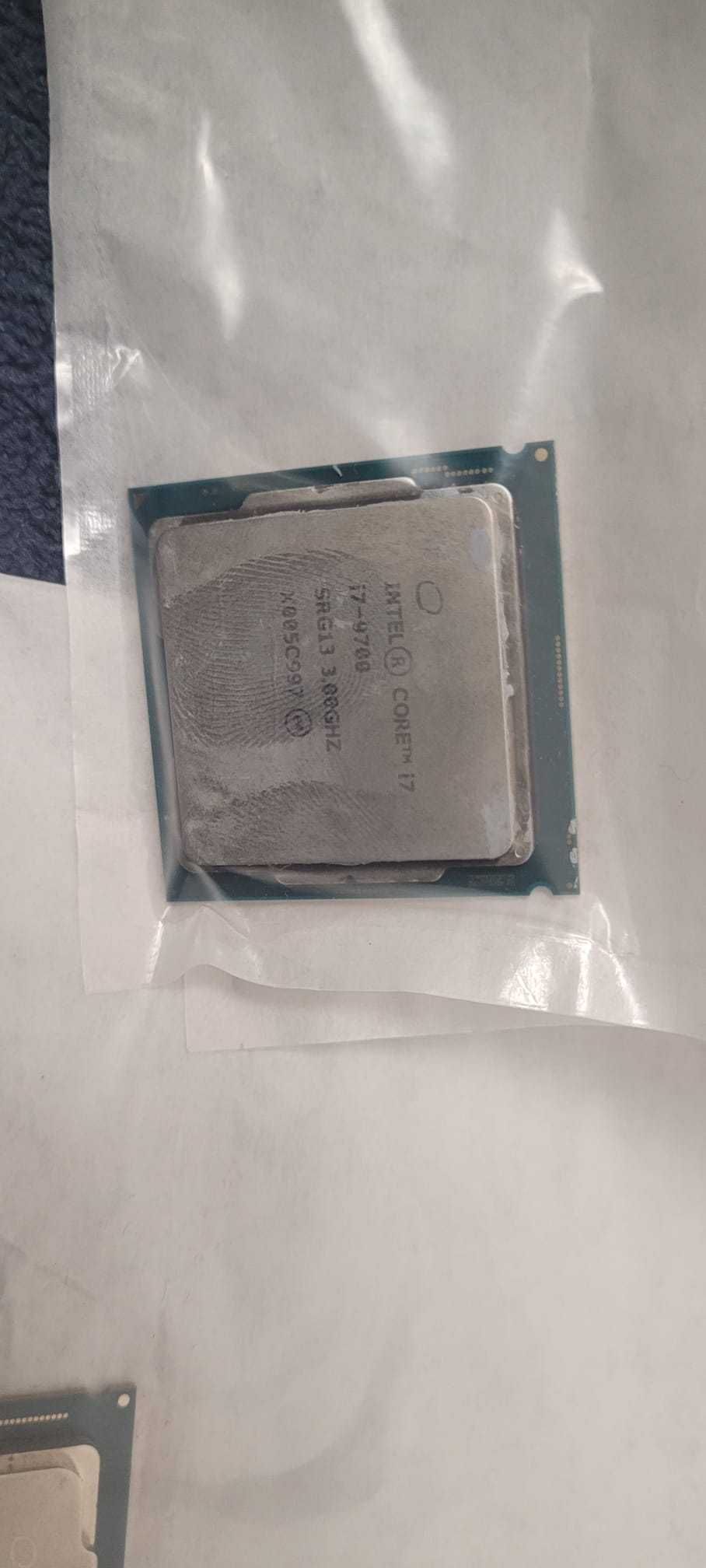 Procesoare i7 8700  soket 1151 v2 funcționale , ca noi