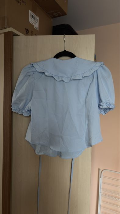 Блуза в небесносин цвят