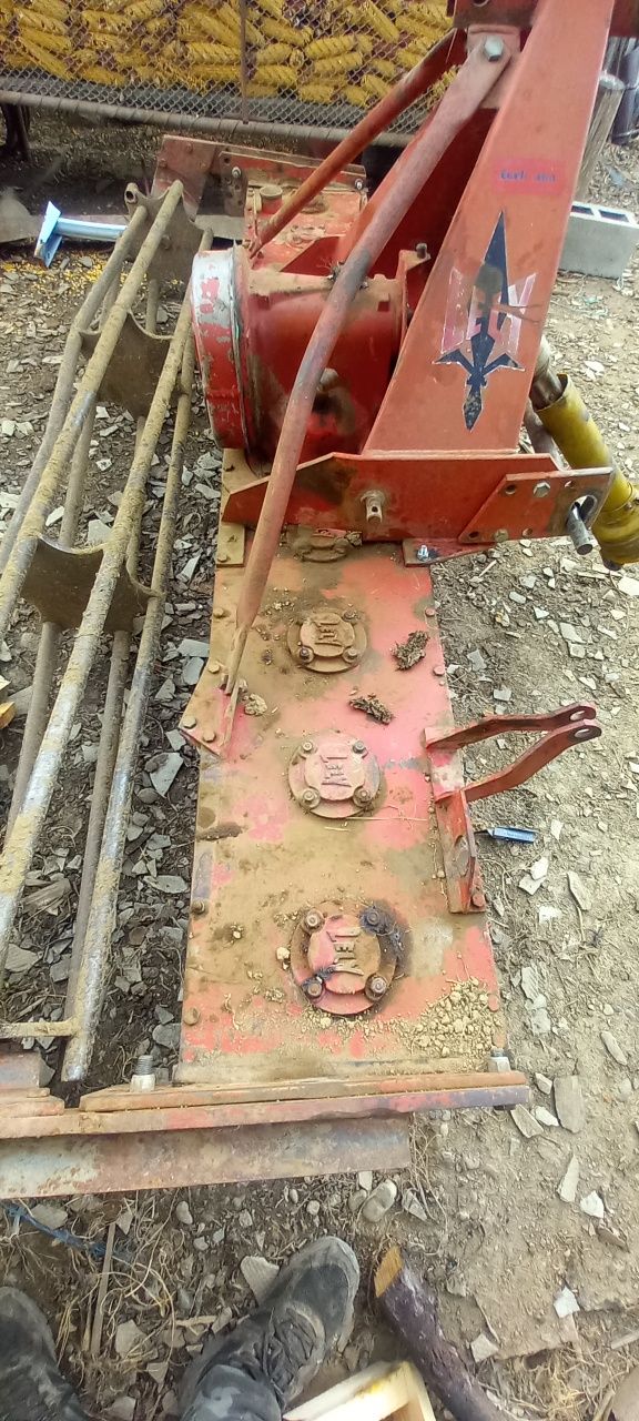 Vând grapă rotativă lely de 250 cm