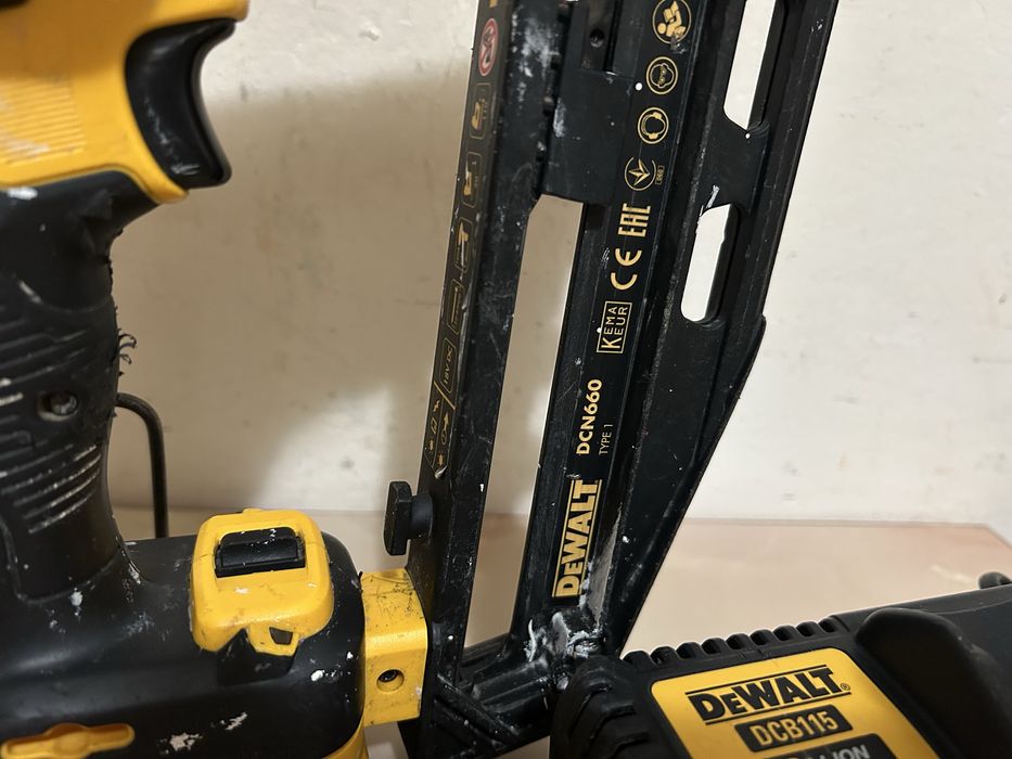 Dewalt DCN 660 pistol de cuie finisaj