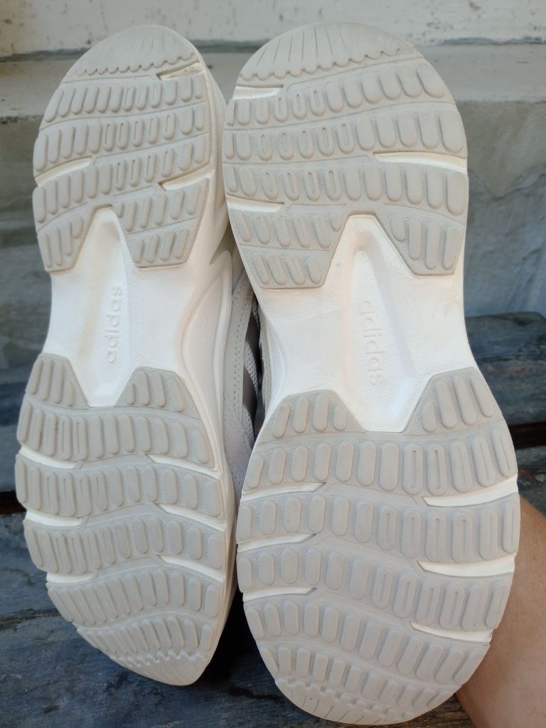 Маратонки Adidas номер 40 1/2