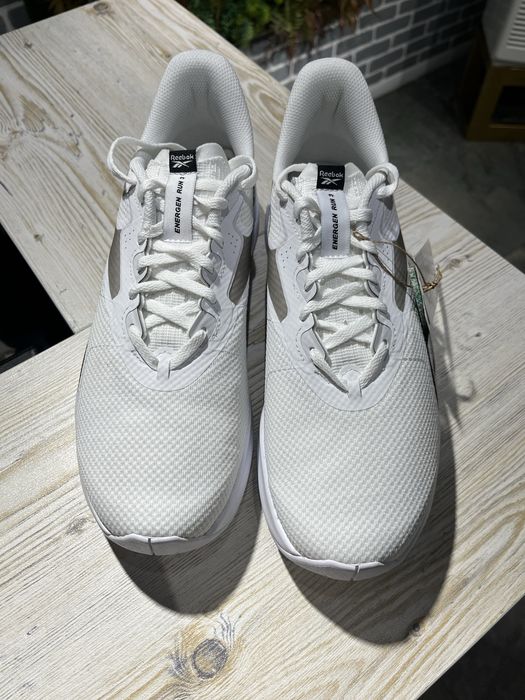 Новые кроссовки от Reebok в идеальном состояний