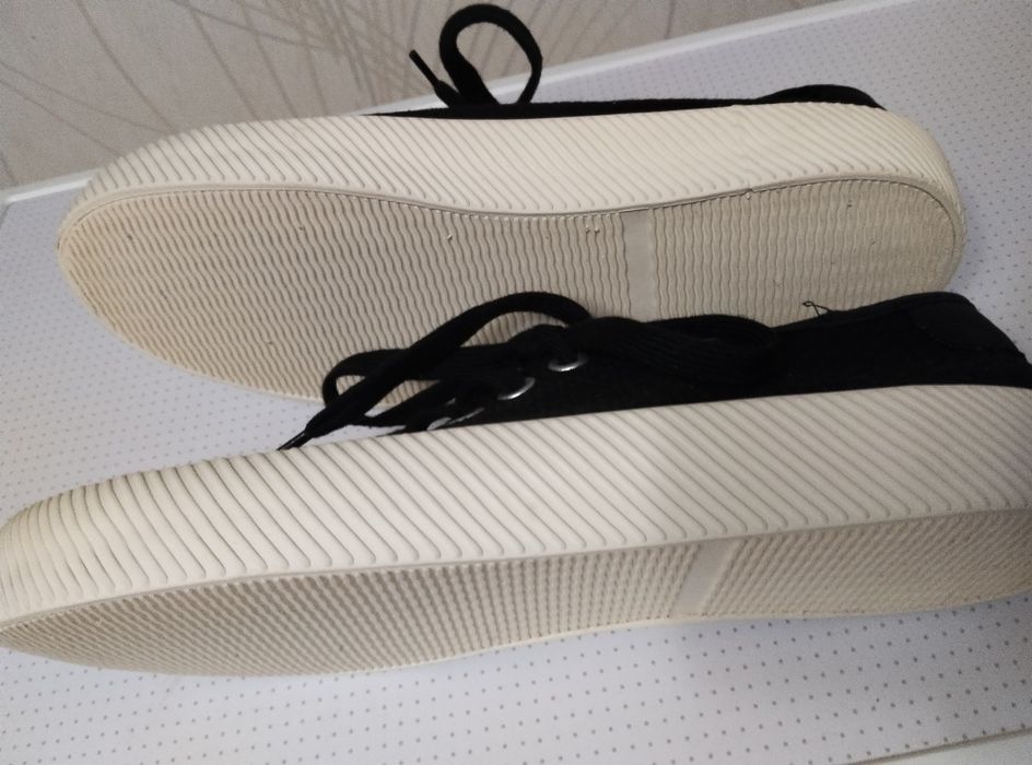 Продается женские кеды