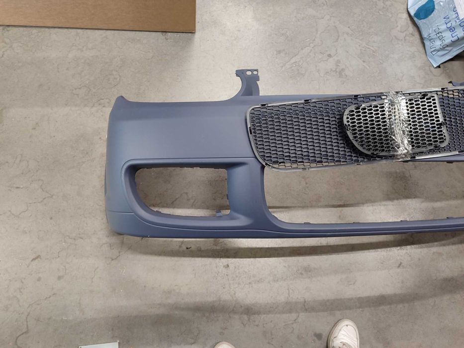 Предна броня за VW GOLF 4 - R32 дизайн -- С ДЕФЕКТ