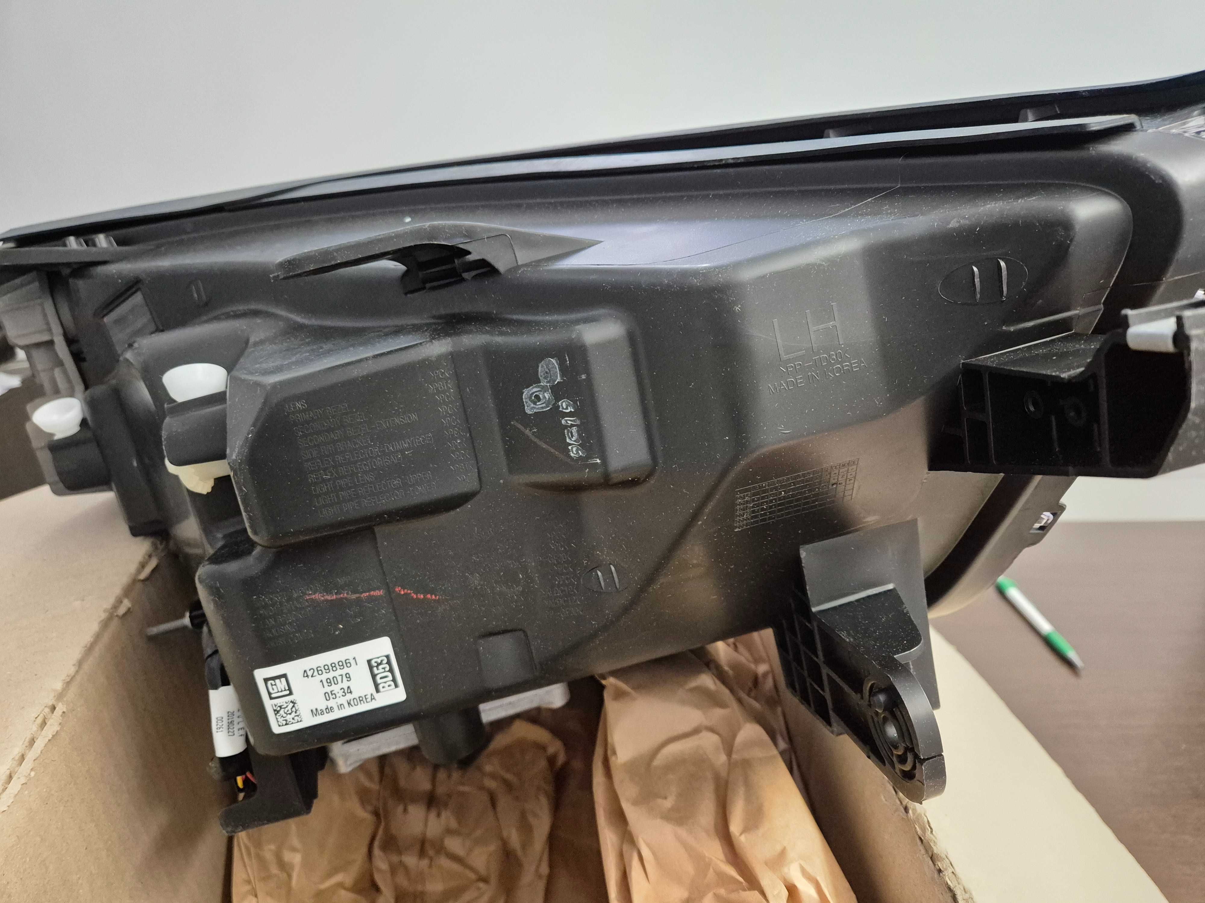 Ляв LED фар Opel Mokka X  OEM 42698961