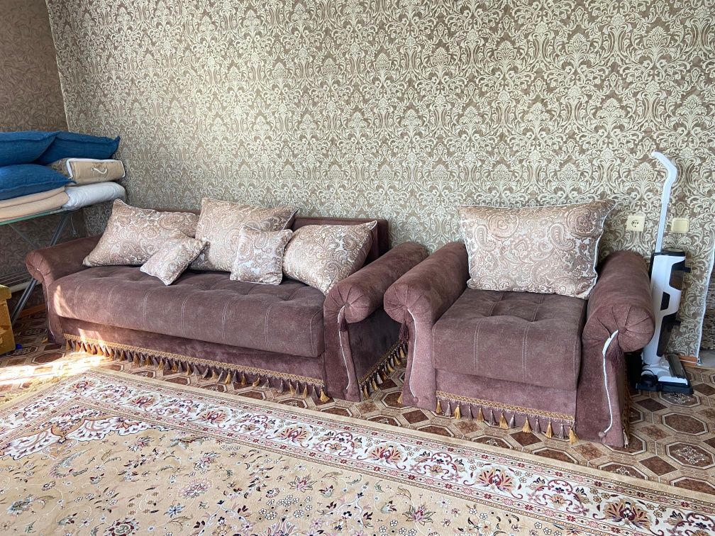 Продам мебель гарнитур шкафы диван
