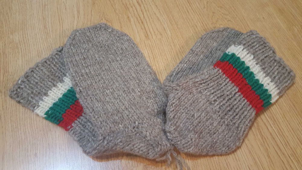 Домашни вълнени чорапи, шапки и терлици ръчна изработка