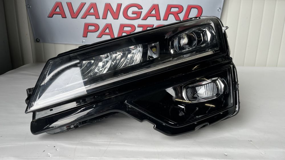 Фар Ляв и десен Skoda Karoq