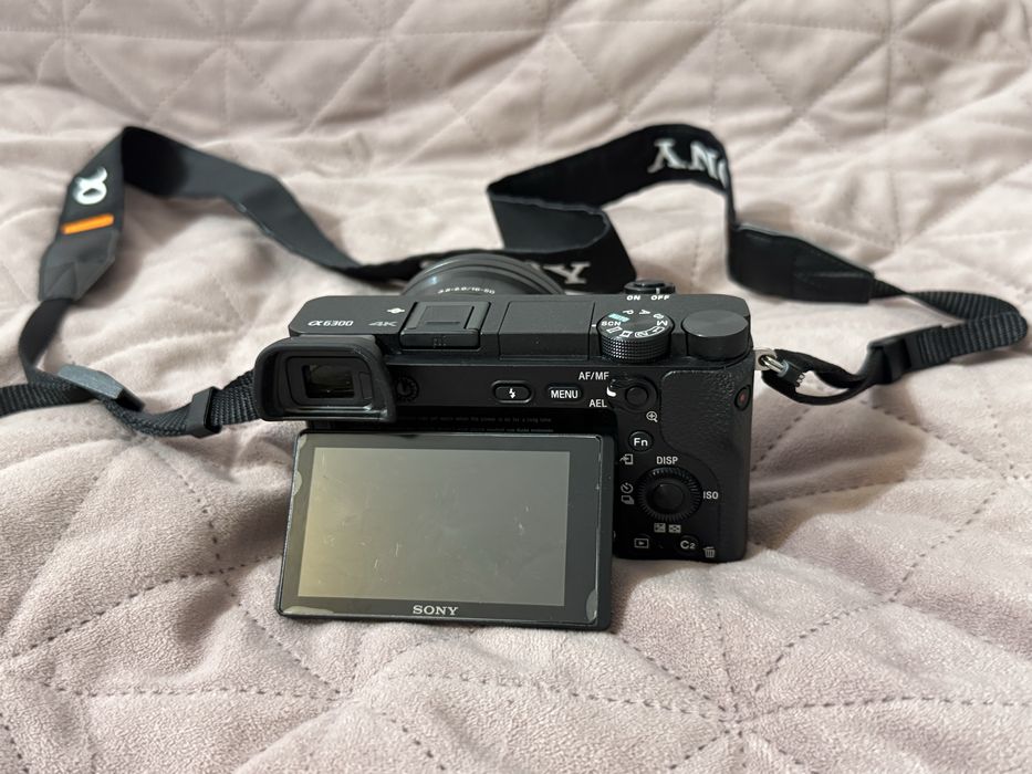 Sony A6300 – cameră mirrorless 4K | stare excelentă + 2 baterii cadou!