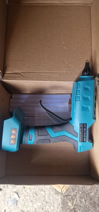 Scule pentru baterii Makita