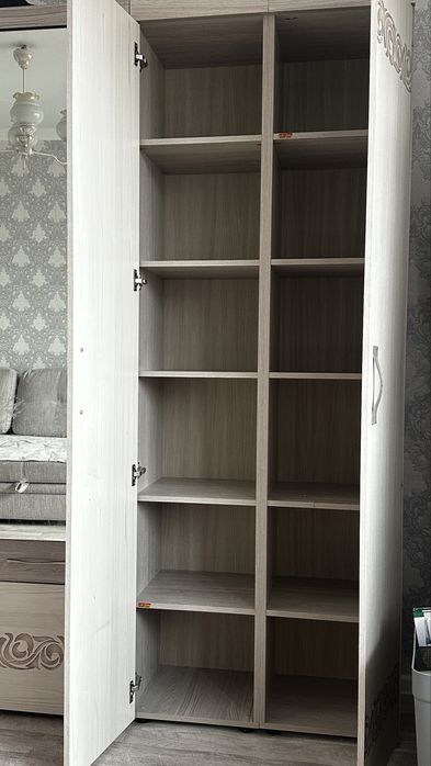 Продам прихожую.