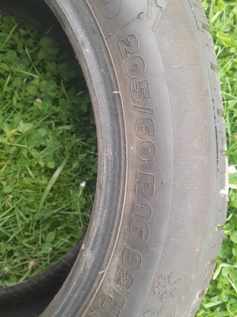 4 cauciucuri Iarna Noi 204/60 R16 92H