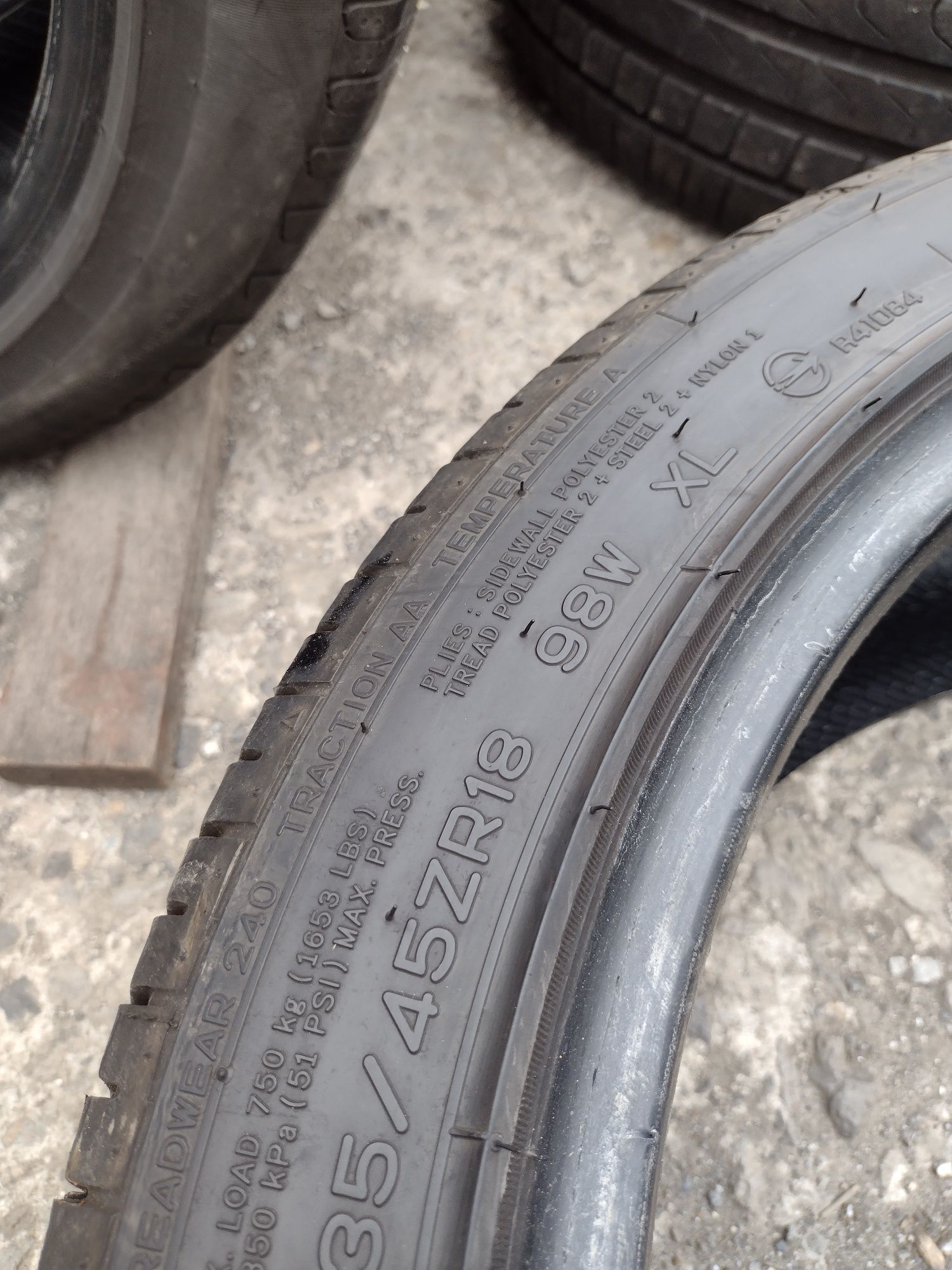 Перфектни 2бр.235/45/18 Nankang dot0623