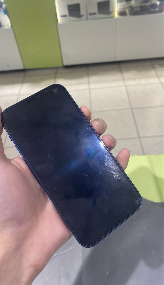 Продам Айфон 12 в ремонте не был