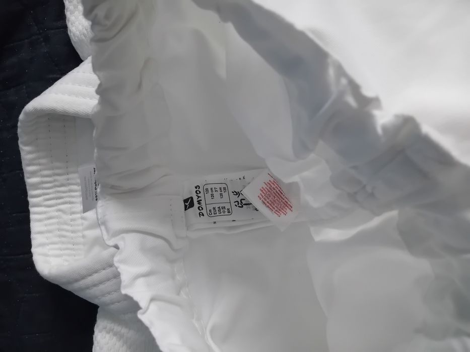 Vând costum karate/judo copii - nou, cu eticheta marca Decathlon