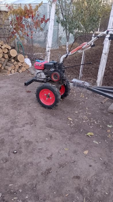 Vând motocultor cu remorcă