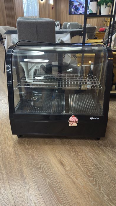 Хладилна витрина сладкарска