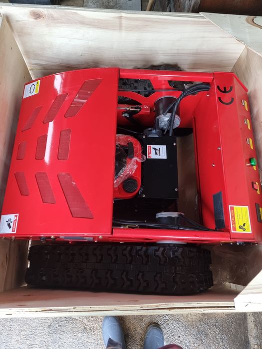 Robot  pentru iarba cu telecomanda