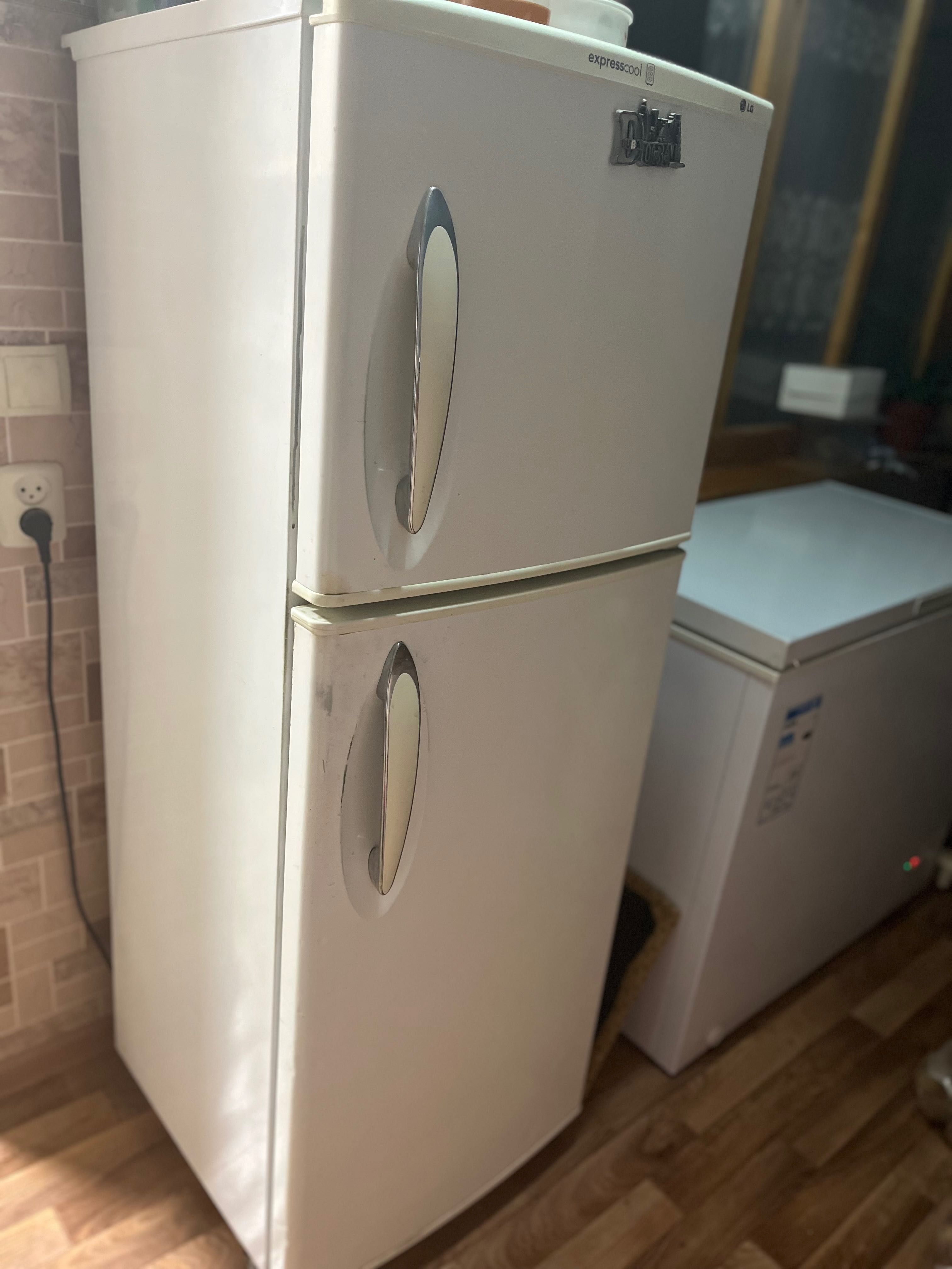 Продается холодильник LG