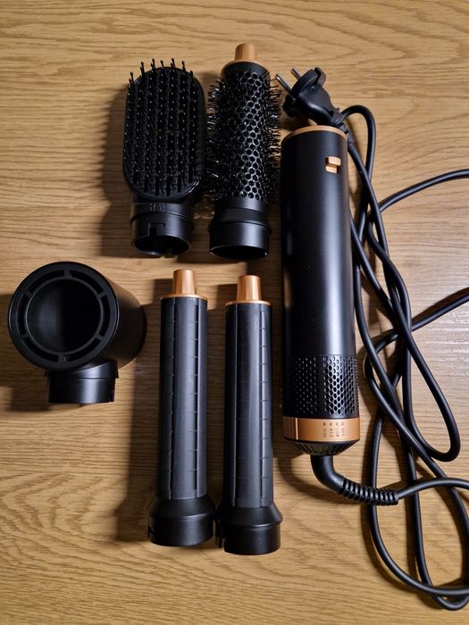 uscător de păr cinci în unu pentru femei