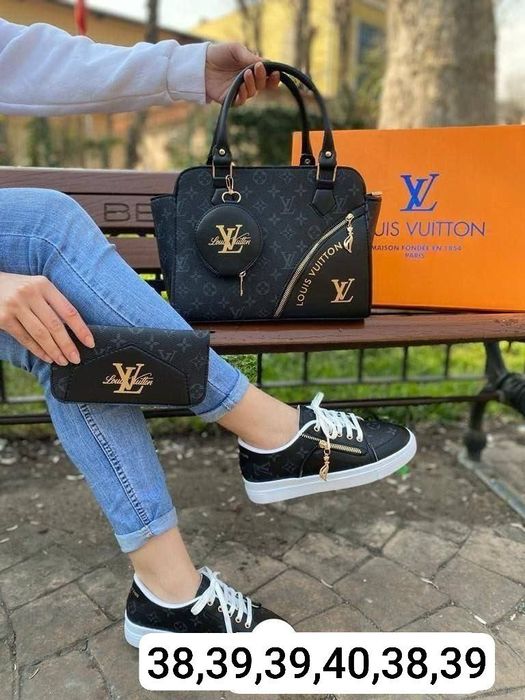 Geanta cu portofel și adidași