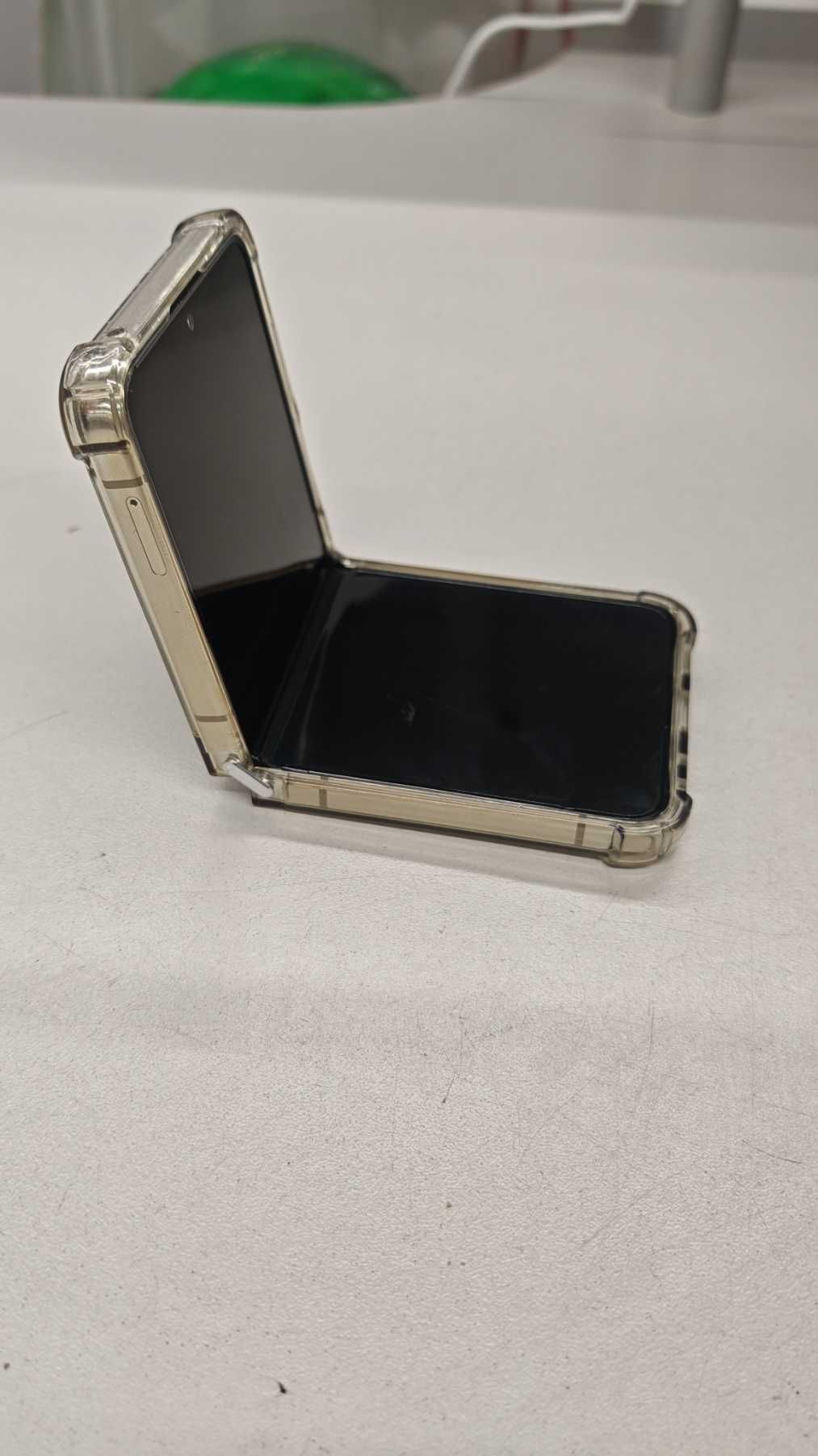 Мобилен телефон Samsung Galaxy Z Flip 5 бял