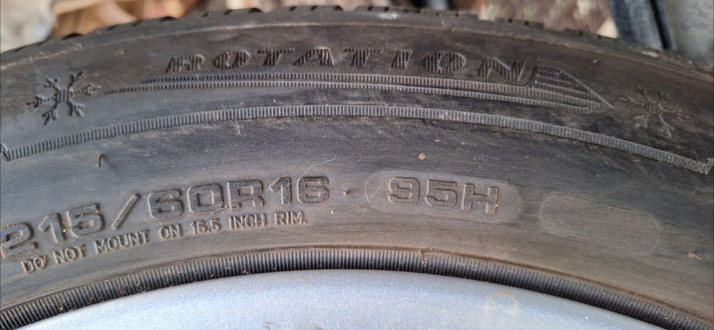 215-60-R16 95H de iarnă