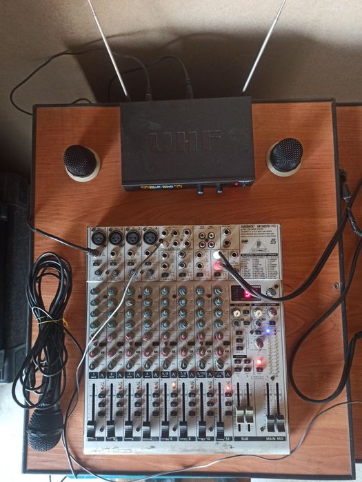 Усилитель, колонки, пульт, микрофон, стабилизат,стойка и т.