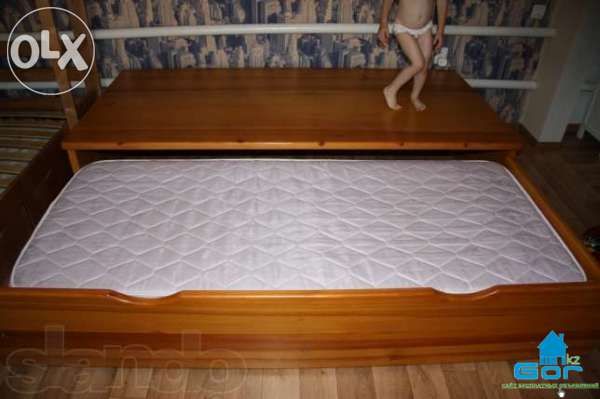 Деревянная кровать