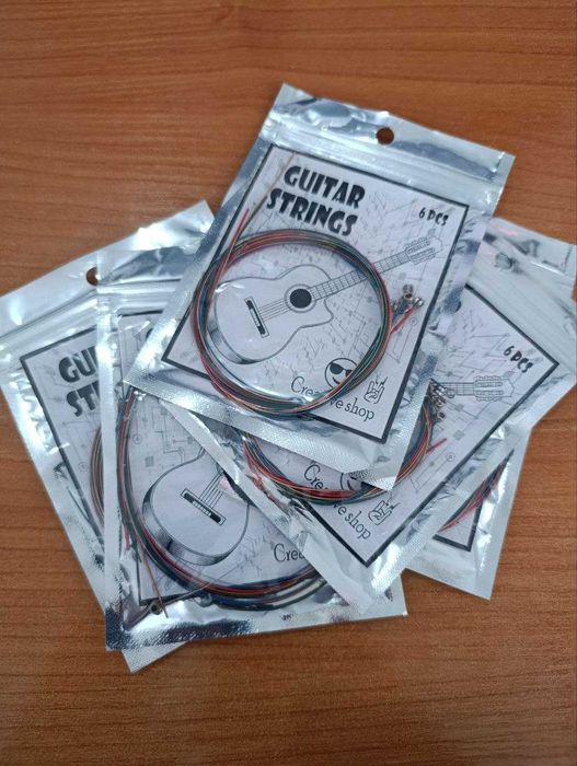 Струны для гитары (разноцветные)