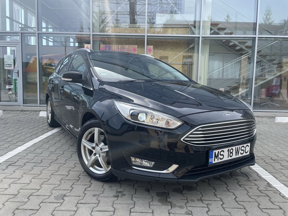 Ford Focus TITANIUM-1.5Dtci-Climatronic-Bi Xenon-Navigatie !