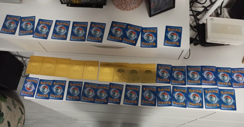 Покемон карти те не са използвани чисто нови са