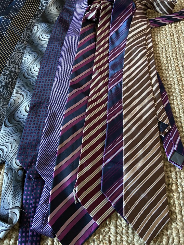 Vand set 12 cravate, impecabile