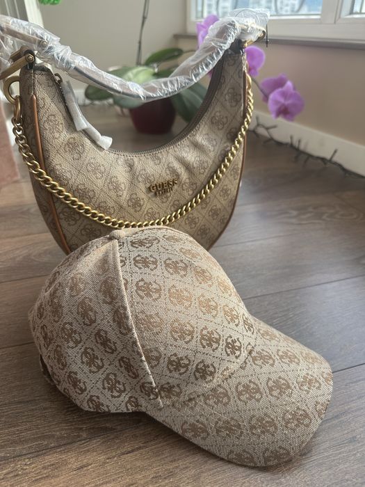 Чанта Guess Dagan & шапка Guess Aviana