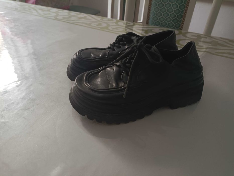 Ботинки женские, черного цвета