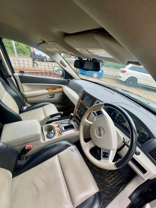 Dezmembrez Jeep motor 3.0 model 2010 v6 motor