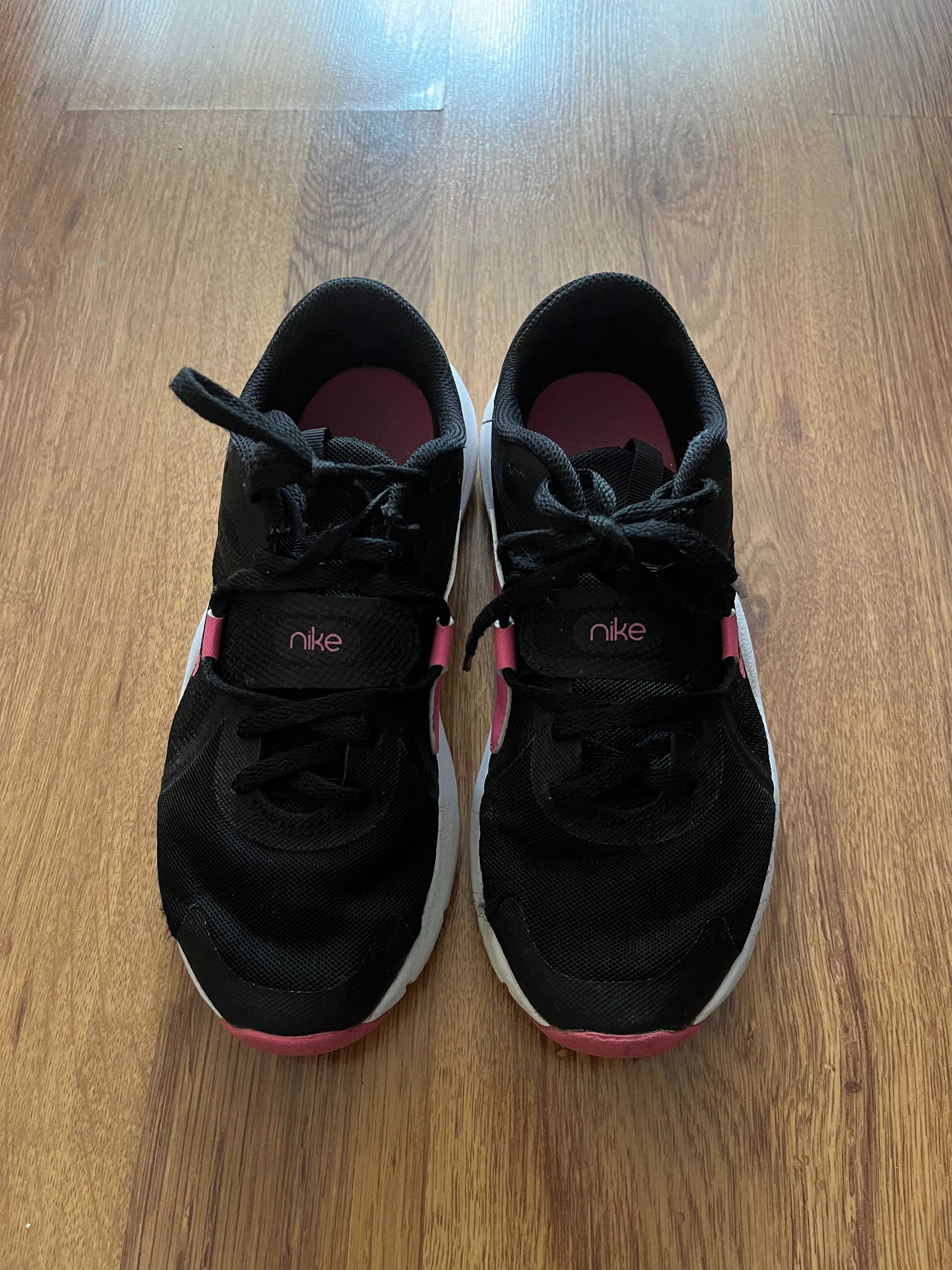 Маратонки Nike номер 37,5