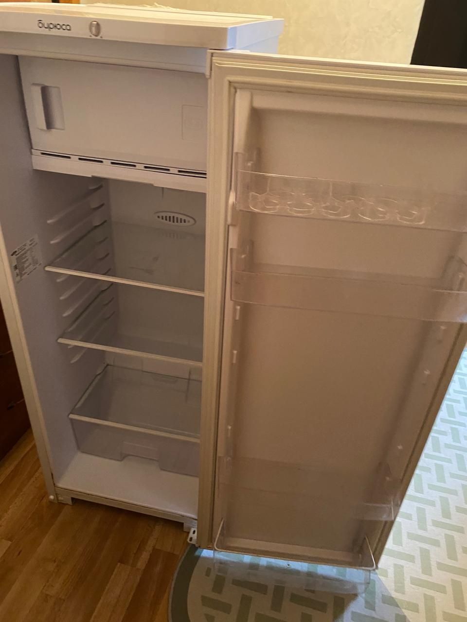 Продам холодильник пользовались 1год.Морозилка работает хорошо морозит