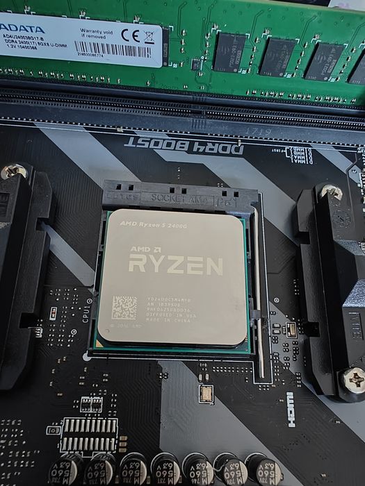 Procesor ryzen 5 2400G cu placa video integrata