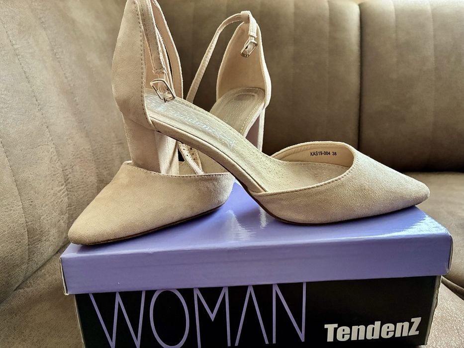 Дамски обувки с ток