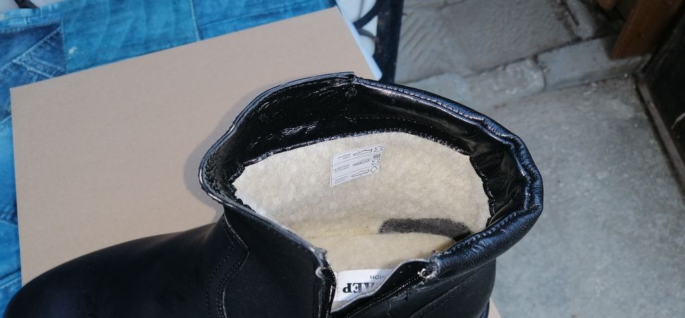 Продавам чисто нови обувки.