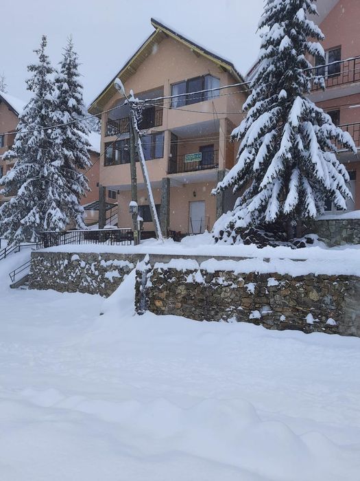 Închiriez Cabana în Stațiunea Montanã Rânca-Transalpina